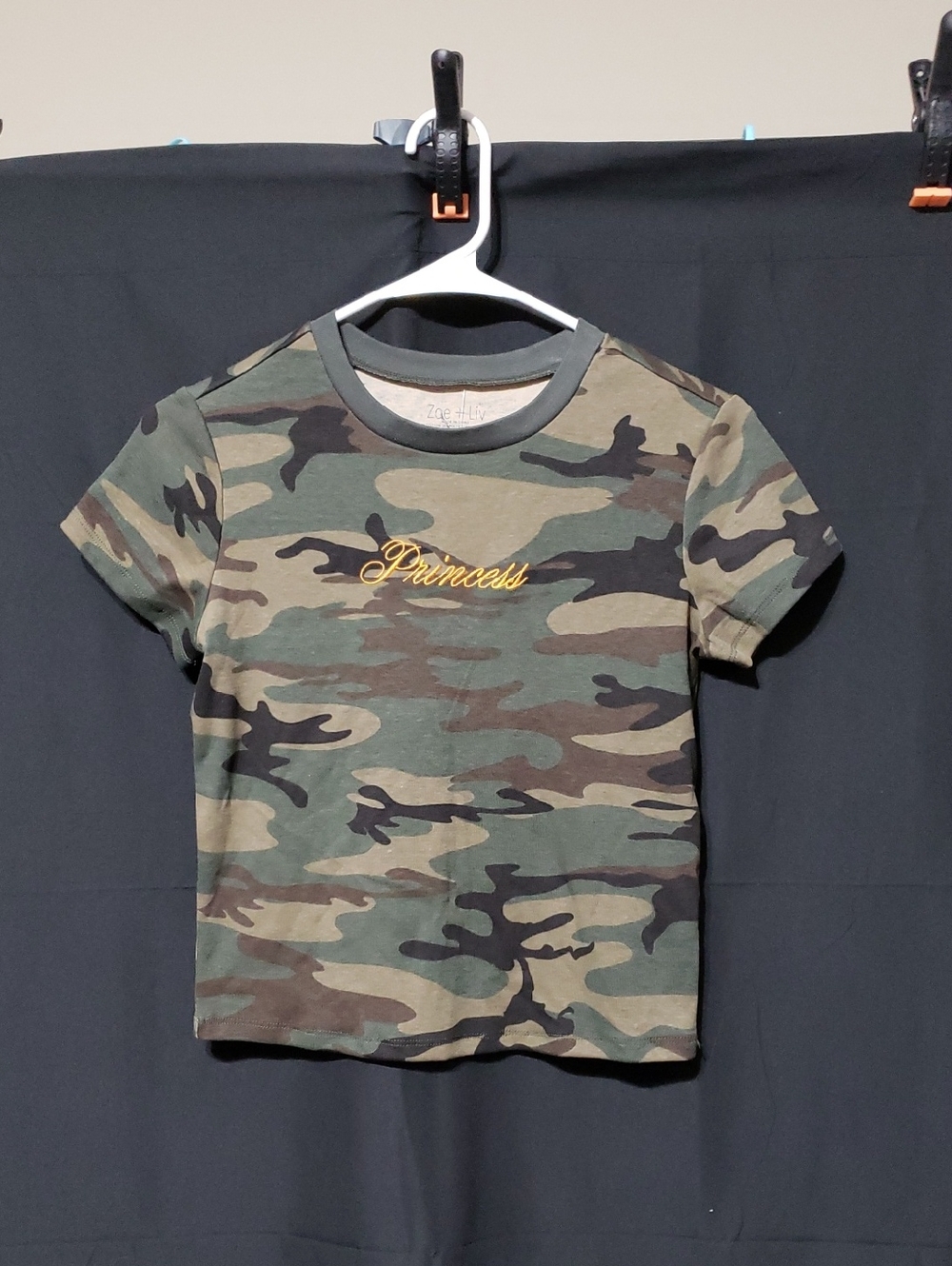 Zoe + Liv Green Camo "Princess" Short Sleeve Tee.   Size: XS